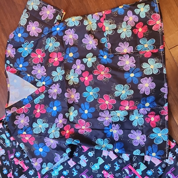 Scrub tops 3 pack and 1 pair black & 1 pair pink scrub pants gently loved - Picture 3 of 6